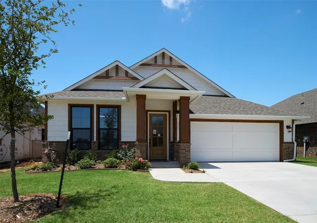3rd image of 305 Carat Dr, Yukon, OK 73099 | MLS# 1206224