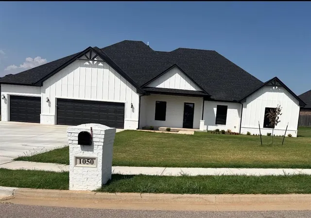 1st image of 1050 Colonial Ave, Tuttle, OK 73089 | MLS# 1206280