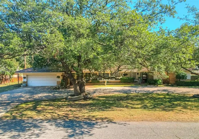 Homes for sale in Oklahoma City, OK | 4316 Memory Ln, Oklahoma City, OK 73112 | MLS# 1206326