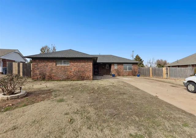 2nd image of 6441 N Sterling Dr, Oklahoma City, OK 73132 | MLS# 1206416