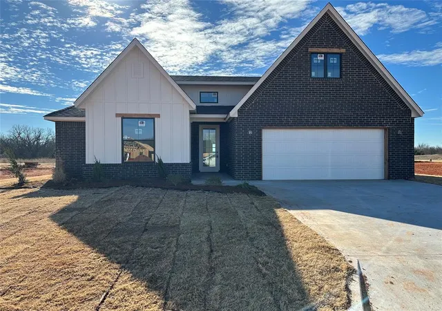 Photo 1 of Single family home for sale at 209 Outlander Way, Shawnee, OK 74804 | MLS# 1207211 | Listing updated on 2026-09-08