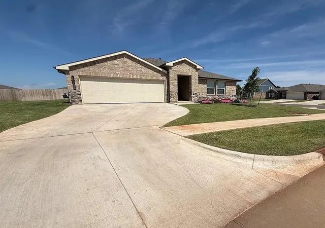 2nd image of 2800 Stormy St, Yukon, OK 73099 | MLS# 1207233