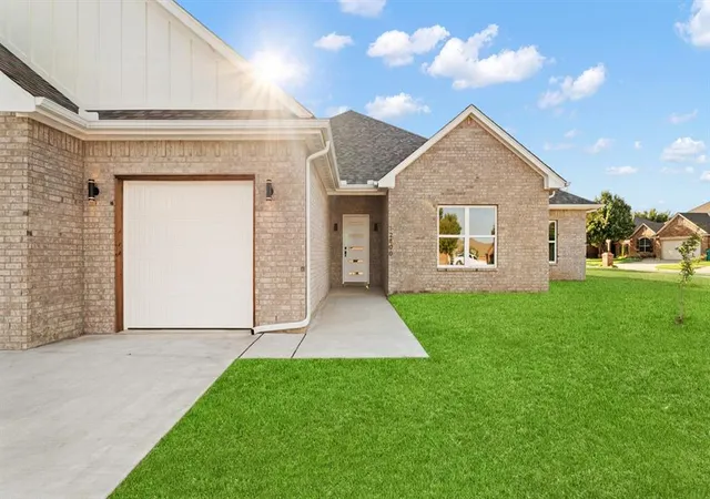 2nd image of 12800 Nw 6th St, Yukon, OK 73099 | MLS# 1207294