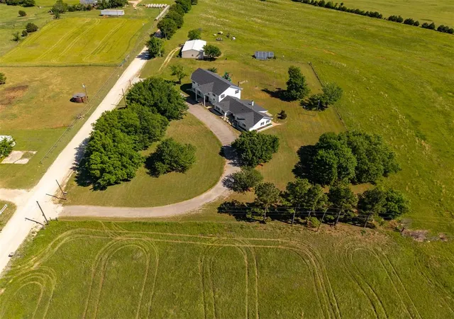 Photo 3 of Mansion for sale at 103066 N 3610 Road, Paden, OK 74860 | MLS# 1207522 | Listing updated on 2026-09-17