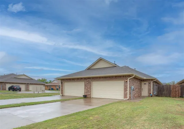 2nd image of 212 Ashley Dr #212 & 214, Edmond, OK 73003 | MLS# 1207566