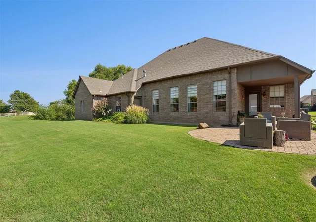 Photo 4 of Single Family Residence at 1017 Justin Dr, Yukon, OK 73099 | MLS# 1207670 | | Sold on 2026-02-13