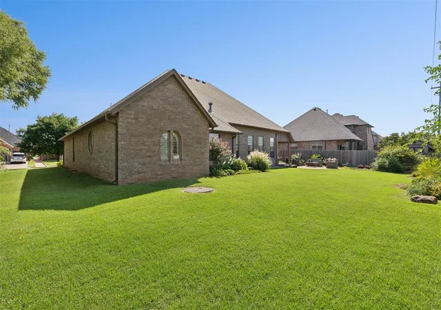 Photo 5 of Single Family Residence at 1017 Justin Dr, Yukon, OK 73099 | MLS# 1207670 | | Sold on 2026-02-13