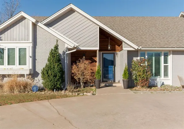 2nd image of 12209 Quail Creek Rd, Oklahoma City, OK 73120 | MLS# 1208035