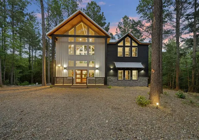 Photo 1 of Single family home for sale at 166 Carter Crk Ln, Broken Bow, OK 74728 | MLS# 1208040 | Listing updated on 2026-01-05