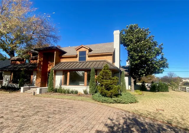 Photo 2 of Single family home for sale at 1725 Huntington Ave, Nichols Hills, OK 73116 | MLS# 1208063 | Listing updated on 2026-01-07