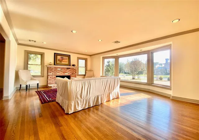 Photo 4 of Single family home for sale at 1725 Huntington Ave, Nichols Hills, OK 73116 | MLS# 1208063 | Listing updated on 2026-01-07