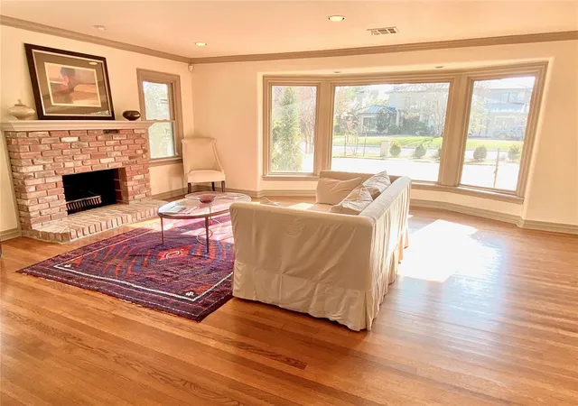 Photo 5 of Single family home for sale at 1725 Huntington Ave, Nichols Hills, OK 73116 | MLS# 1208063 | Listing updated on 2026-01-07