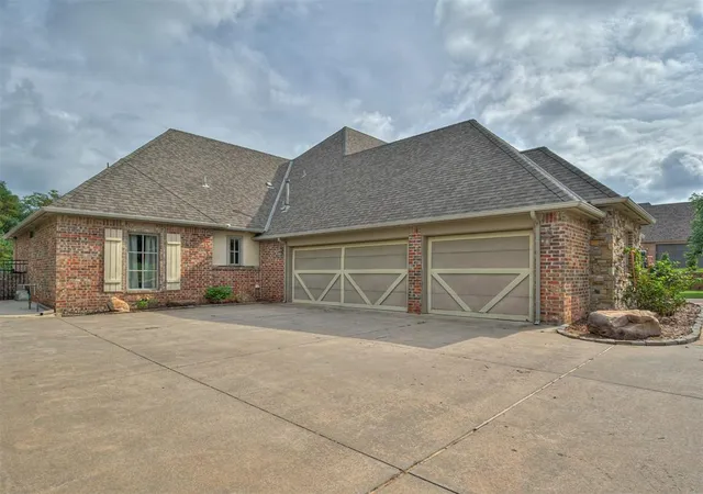 2nd image of 1233 Autumn Creek Dr, Edmond, OK 73003 | MLS# 1208219
