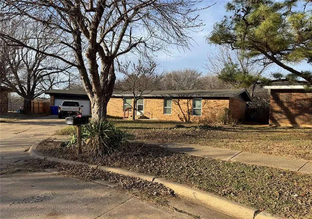 1st image of 2105 Lafayette Dr, Norman, OK 73071 | MLS# 1208472