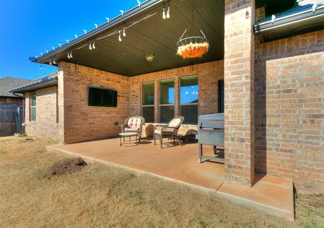 Photo 4 of Single family home for sale at 2704 SE 22nd Street, Moore, OK 73160 | MLS# 1208632 | Listing updated on 2026-01-14