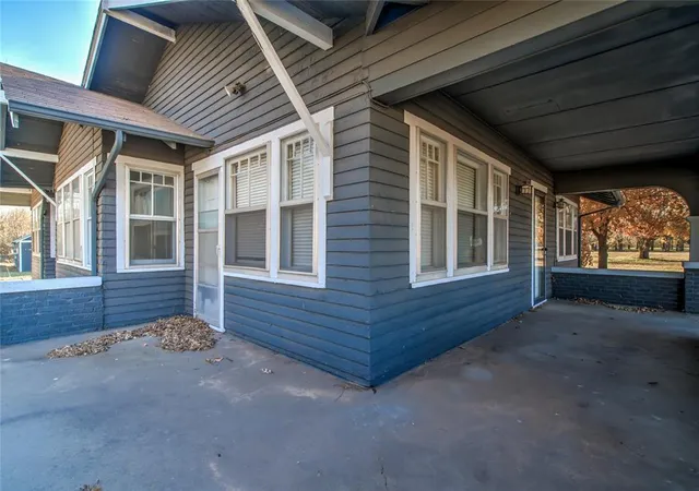 Photo 5 of Single family home for sale at 401 E Van Buren St, Crescent, OK 73028 | MLS# 1208652 | Listing updated on 2026-06-15