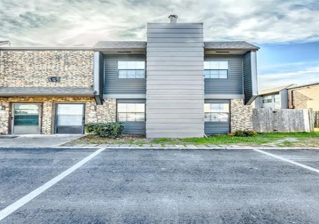 2nd image of 401 SE 12th Ave, Norman, OK 73071