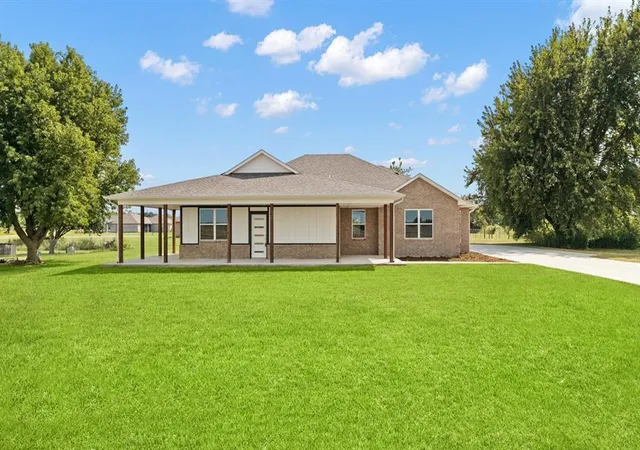 Photo 1 of Single family home for sale at 12624 E Hefner Rd, Jones, OK 73049 | MLS# 1208777 | Listing updated on 2026-01-09