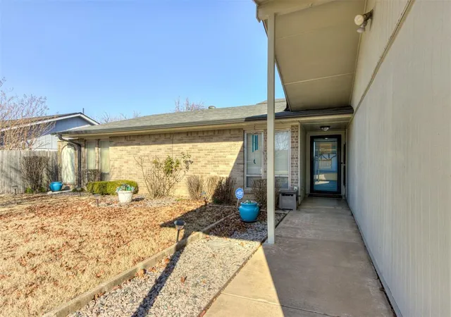 Photo 4 of Single Family Residence at 829 NW 116th Terrace, Oklahoma City, OK 73114 | MLS# 1208830 |  | Sold on 2026-04-21
