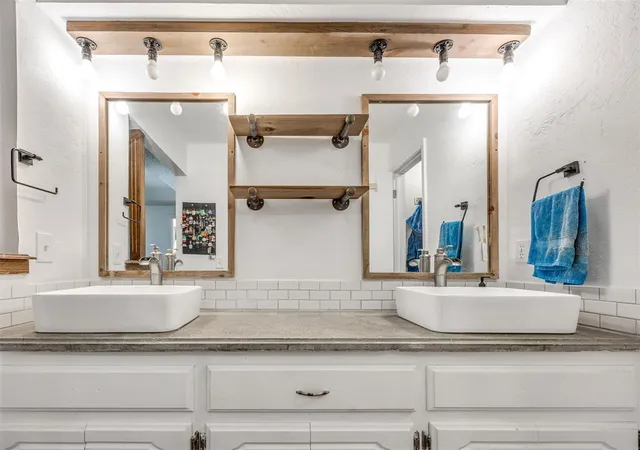 Photo 3 of Single family home for sale at 6517 Dulane Cir, Oklahoma City, OK 73132 | MLS# 1208870 | Listing updated on 2026-07-03