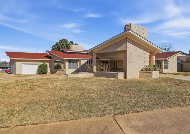 Photo 1 of Single family home for sale at 7700 S Country Clb Dr, Oklahoma City, OK 73159 | MLS# 1209003 | Listing updated on 2026-09-19