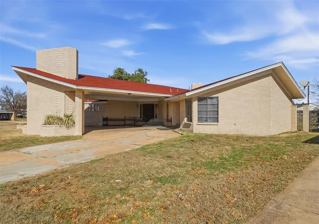 Photo 3 of Single family home for sale at 7700 S Country Clb Dr, Oklahoma City, OK 73159 | MLS# 1209003 | Listing updated on 2026-09-19