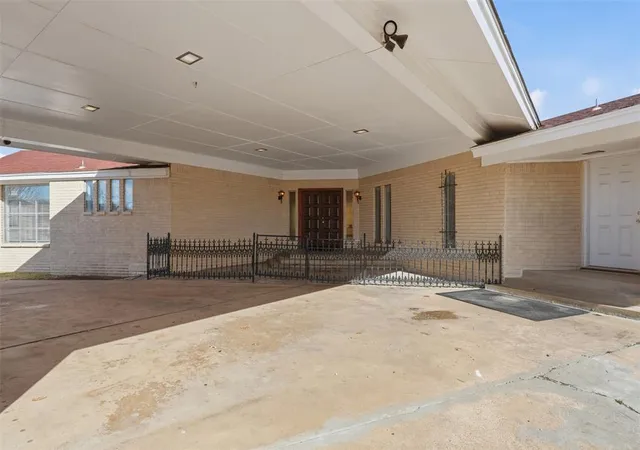 Photo 4 of Single family home for sale at 7700 S Country Clb Dr, Oklahoma City, OK 73159 | MLS# 1209003 | Listing updated on 2026-09-19
