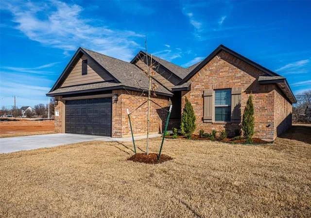 Homes for sale in Yukon, OK | 1912 Meadow Brook Rd, Yukon, OK 73099 | MLS# 1209030