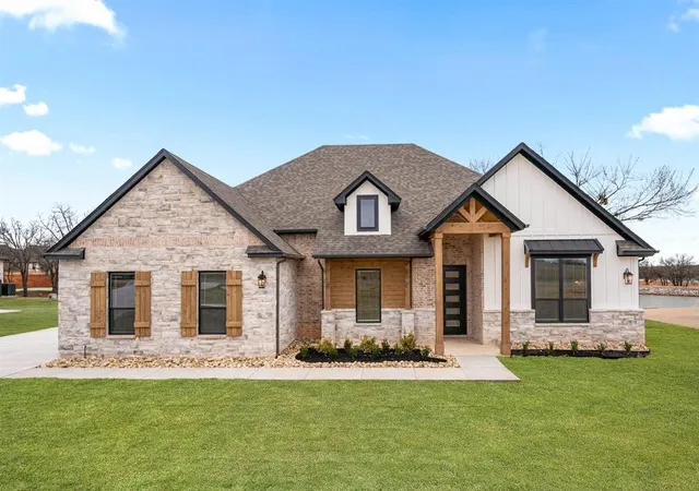 Photo 1 of Single family home for sale at 2286 Summit Cir, Blanchard, OK 73010 | MLS# 1209094 | Listing updated on 2026-01-10
