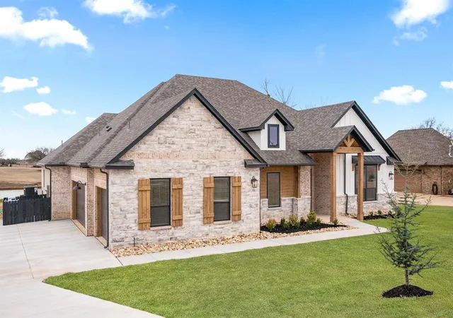 Photo 2 of Single family home for sale at 2286 Summit Cir, Blanchard, OK 73010 | MLS# 1209094 | Listing updated on 2026-01-10