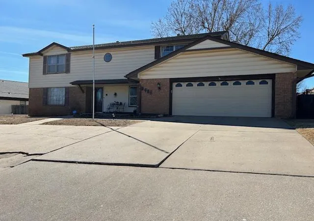 1st image of 8605 Arlington Dr, Oklahoma City, OK 73132 | MLS# 1209183