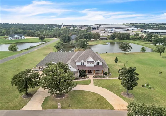 Photo 2 of Single Family Residence at 9757 Bear Crk Rd, Guthrie, OK 73044 | MLS# 1209202 | | Sold on 2026-04-17