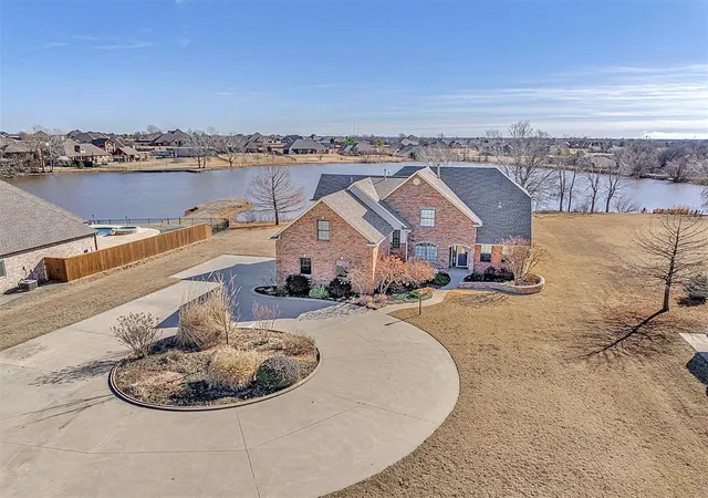 Photo 1 of Single Family Residence at 3004 Twin Lake Dr, Moore, OK 73165 | MLS# 1209205 | | Sold on 2026-05-05