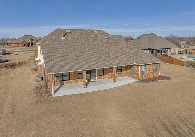Photo 3 of Single Family Residence at 3004 Twin Lake Dr, Moore, OK 73165 | MLS# 1209205 | | Sold on 2026-05-05