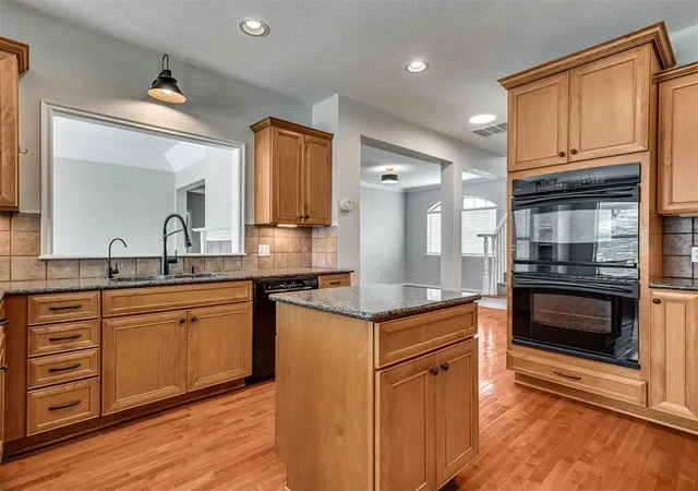 Photo 5 of Single Family Residence at 3004 Twin Lake Dr, Moore, OK 73165 | MLS# 1209205 | | Sold on 2026-05-05
