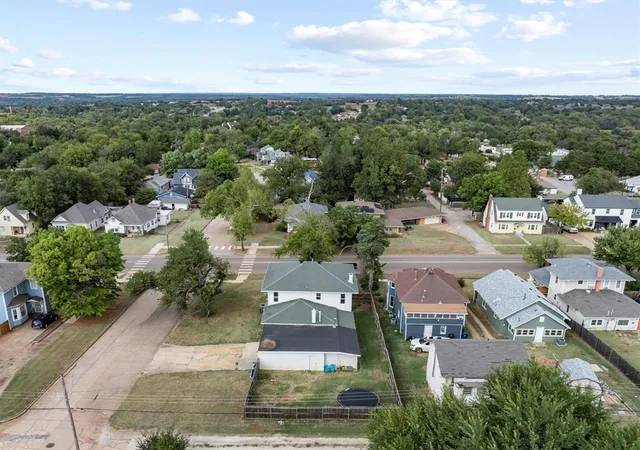 50th image of 1005 E Noble Ave, Guthrie, OK 73044 | MLS# 1209255