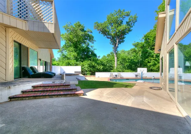 Photo 3 of Single family home for sale at 913 Oak Tree Dr, Edmond, OK 73025 | MLS# 1209309 | Listing updated on 2026-09-02