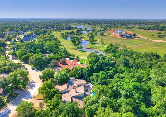 Photo 4 of Single family home for sale at 913 Oak Tree Dr, Edmond, OK 73025 | MLS# 1209309 | Listing updated on 2026-09-02