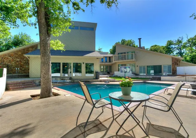 Photo 1 of Single family home for sale at 913 Oak Tree Dr, Edmond, OK 73025 | MLS# 1209309 | Listing updated on 2026-09-02