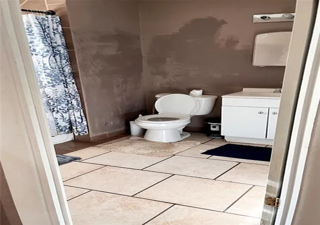 Listing Photo 2 - Condo for sale in building located at 1005 N Thomas St, Altus, OK 73521 - Unit #