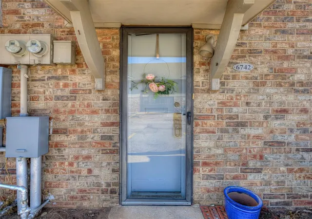 Homes for sale in Oklahoma City, OK | 6742 N Meridian Ave, Oklahoma City, OK 73116 | MLS# 1209401