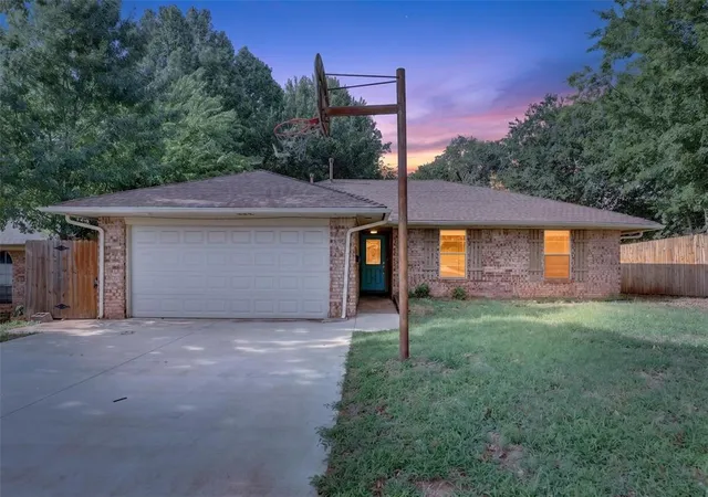 Photo 1 of Single family home for sale at 1015 Crown Dr, Edmond, OK 73034 | MLS# 1209412 | Listing updated on 2026-07-02