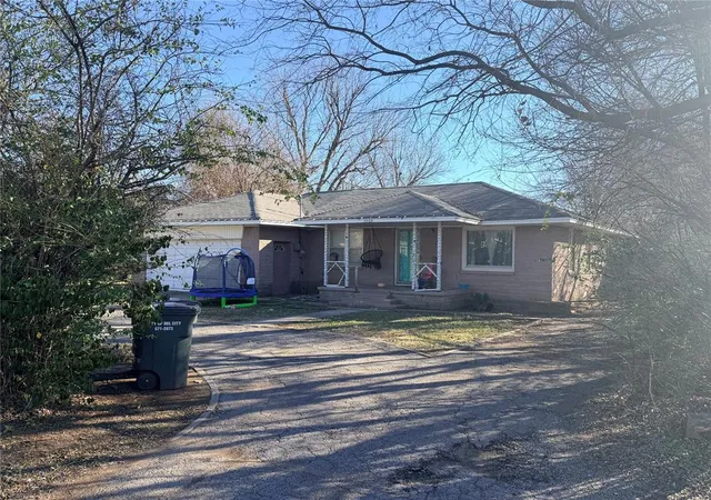 Homes for sale in Del City, OK | 3908 Meadowview Dr, Del City, OK 73115 | MLS# 1209506