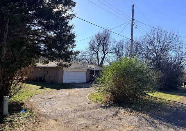 Homes for sale in Del City, OK | 3908 Meadowview Dr, Del City, OK 73115 | MLS# 1209506