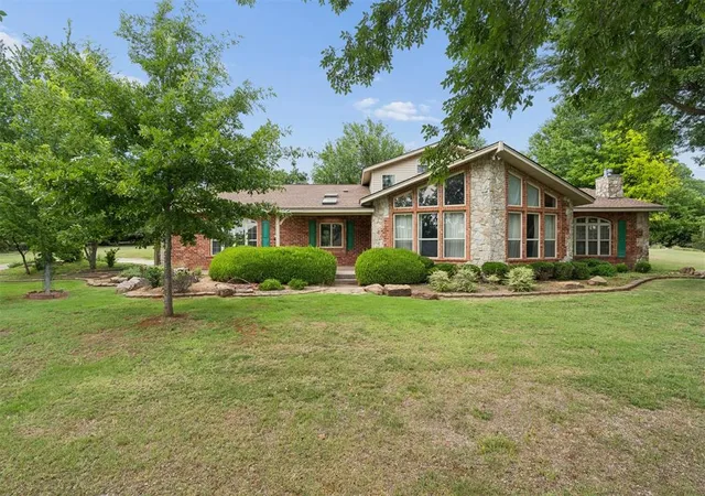 Photo 2 of Single family home for sale at 2909 N Santa Fe Ave, Edmond, OK 73003 | MLS# 1209561 | Listing updated on 2026-07-01