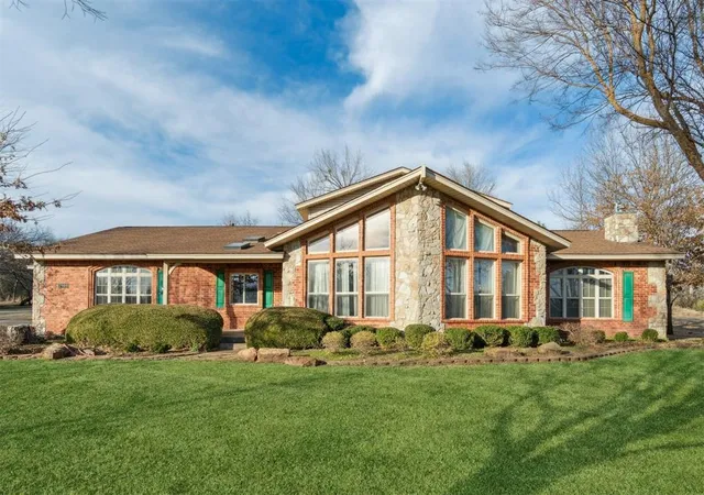 Photo 3 of Single family home for sale at 2909 N Santa Fe Ave, Edmond, OK 73003 | MLS# 1209561 | Listing updated on 2026-07-01