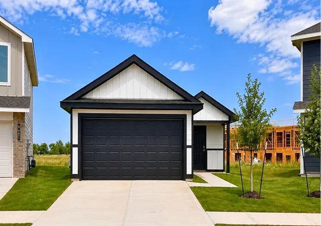 Photo 1 of Sale Pending at 3100 Buffalo Farms Blvd, Oklahoma City, OK 73179 | MLS# 1209589 | Listing updated on 2026-08-21