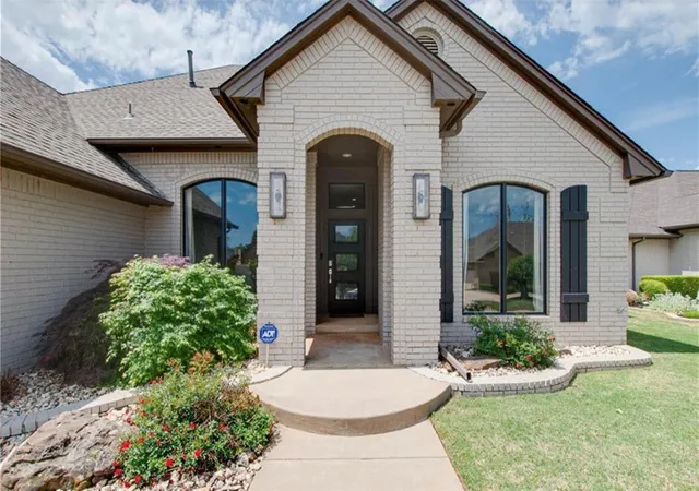 Homes for sale in Oklahoma City, OK | 12101 Maple Ridge Rd, Oklahoma City, OK 73120 | MLS# 1209664