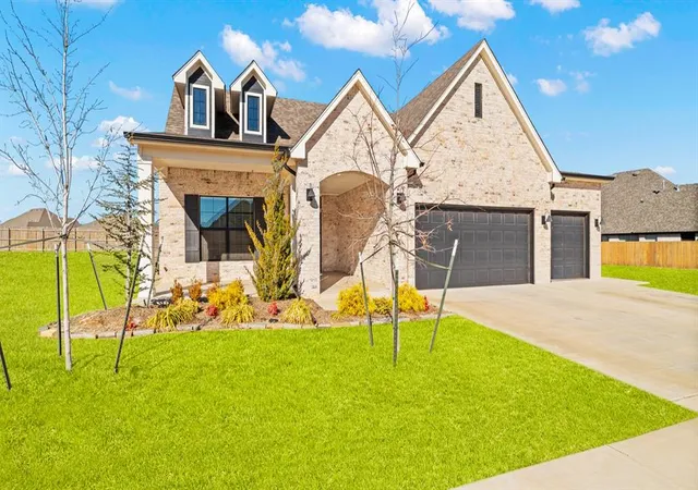 2nd image of 2805 Crystal Creek Dr, Yukon, OK 73099 | MLS# 1209725