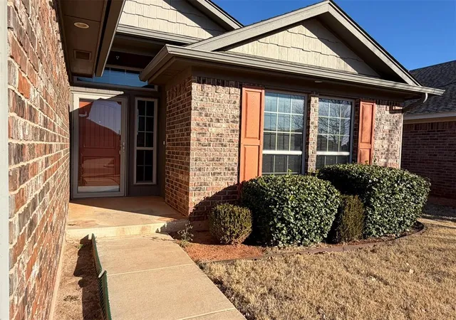 2nd image of 19128 Espada Dr, Edmond, OK 73012 | MLS# 1209783